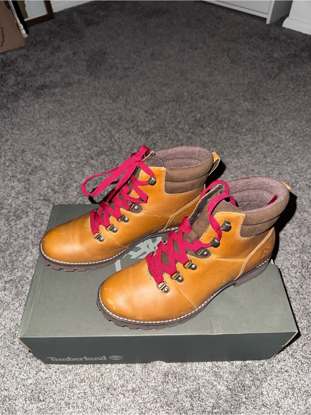 Timberland Women’s Leather Boots with red laces - Picture 3 of 5
